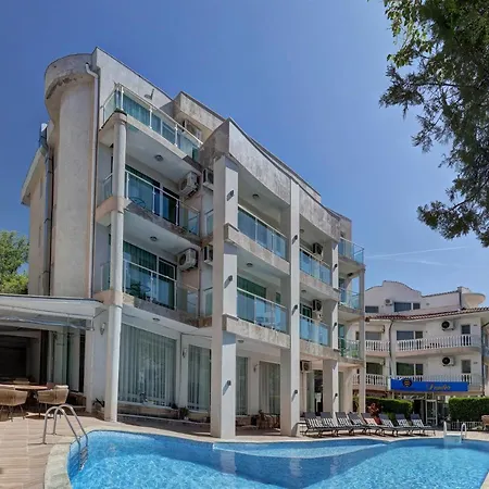 Jupiter 1 Family ホテル 2*