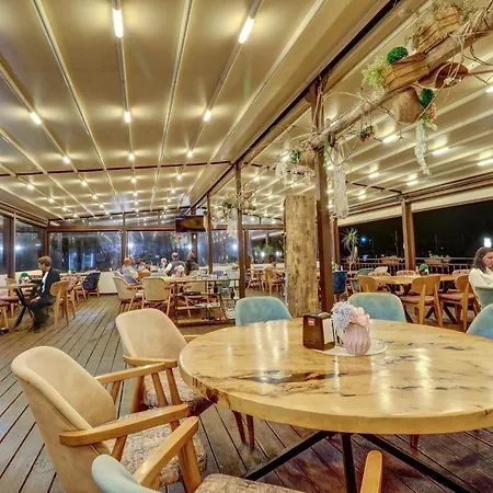 ホテル Jupiter 1 Family 2*