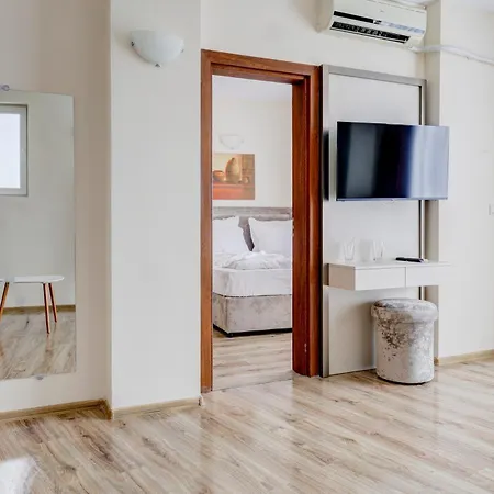 Jupiter 1 Family ホテル 2*